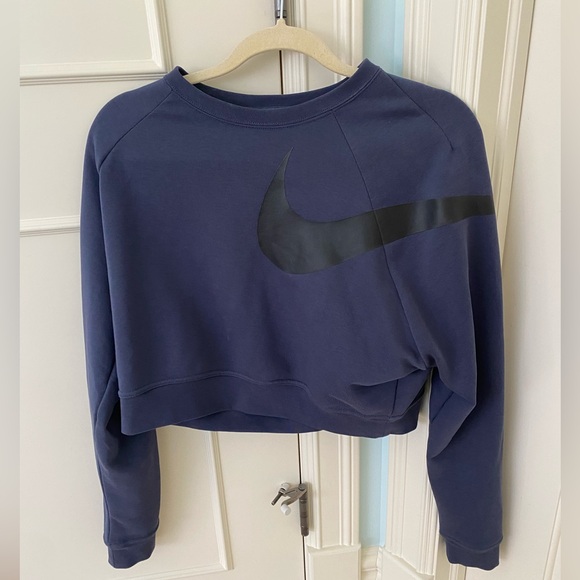 Cropped Nike Crewneck - Picture 1 of 3